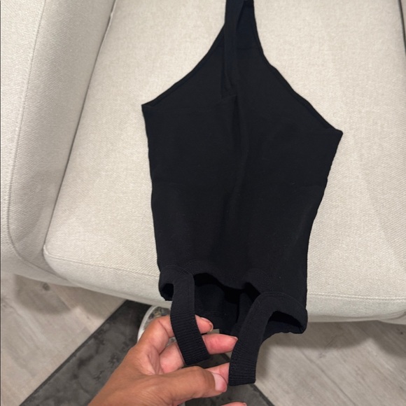 Women’s black Abercrombie and Fitch size medium bodysuit - Picture 4 of 5